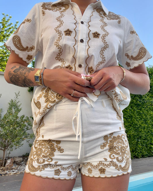 Short brodé et ajouré