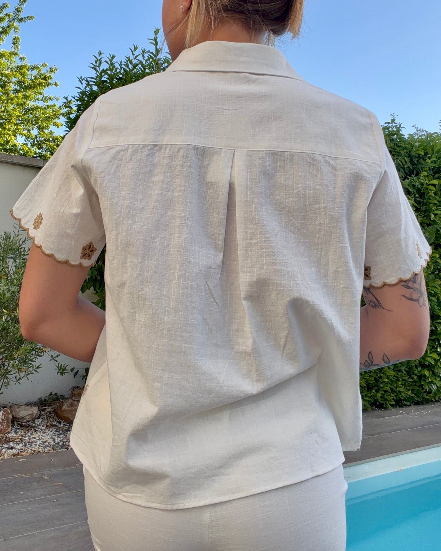 Top ajouré brodé blanc et marron
